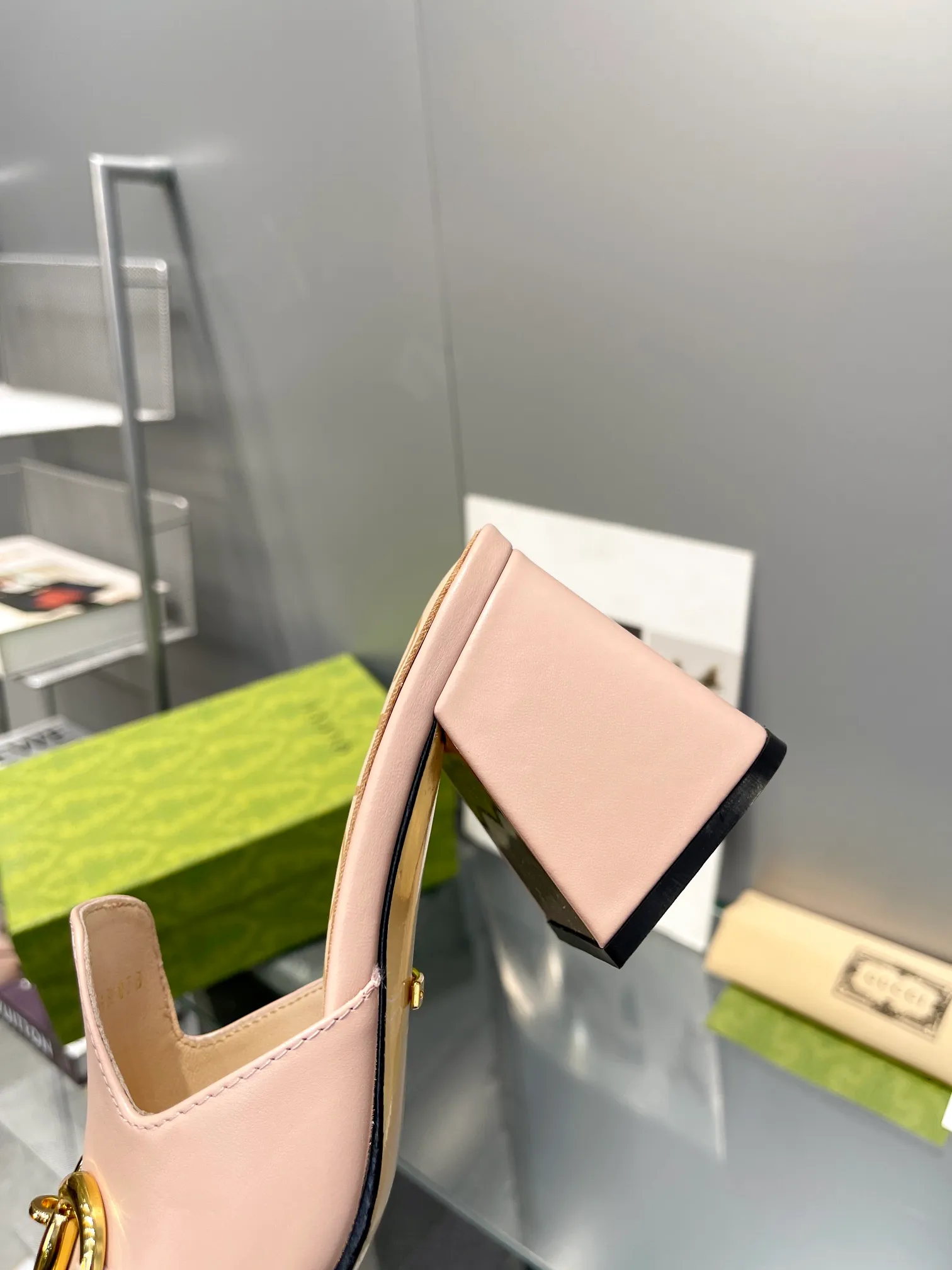 👟👟Ex-factory price 460👟👟 gucci 2024 early spring new thick heel retro shoes with horsebit, Internet celebrity hot sandals, super versatile fashion items. Original 1:1 customized. It is worth mentioning the packaging. This year’s G family’s packaging is really high-end, and the original packaging is presented.  Material: original custom imported oil-waxed ancient soft sheepskin. Lining: high-end customized sheepskin. Italian genuine leather outsole. Heel height: 7.5cm. Heel electroplated gold+covered leather. Size: 34-41 (34, 40, 41 customized)